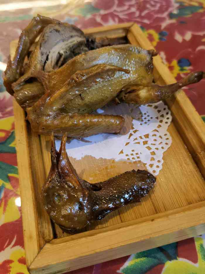 7号院烧鸽子(门头沟店)-"几个朋友爬完西山,回程吃饭,到的比较晚,.