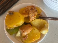 -茅草房·河畔园林火锅