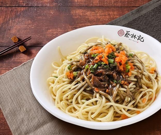 蔡林记的热干面,不愧是招牌的牛肉热干面,非常的好吃