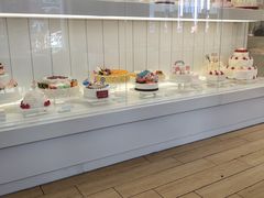 面包甜点陈列柜-好利来(和平山大路店)