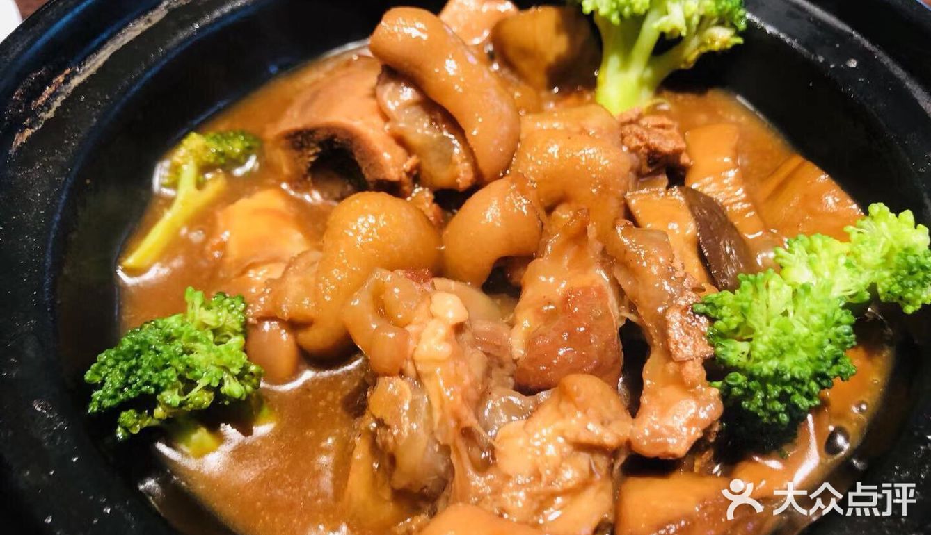 让人看着就流口水，各种小菜还特别美味