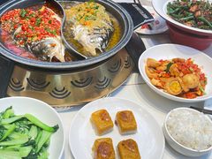 -阿瓦山寨·湘菜现炒·剁椒鱼头王(咸阳总店)