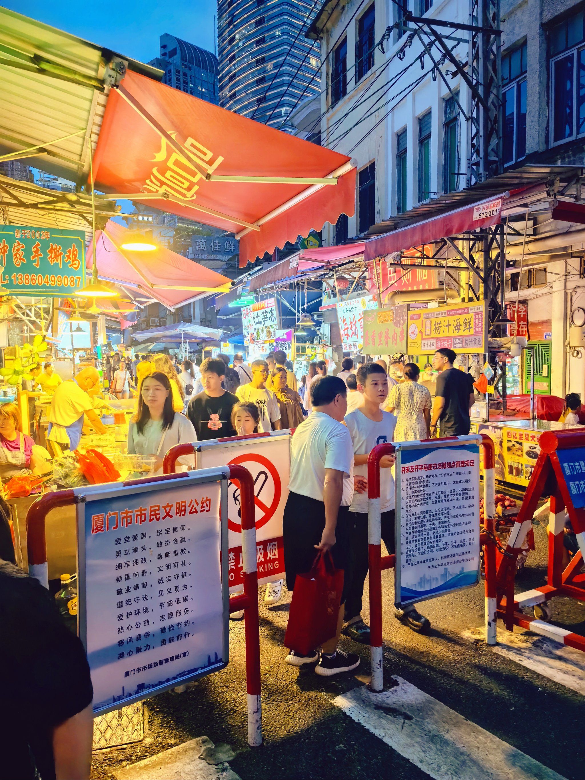 这里是厦门最大的海鲜市场,以前不少本地人前来买海鲜