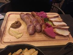自制招牌香肠拼盘-Boxing Cat Brewery拳击猫精酿啤酒馆(永福店)