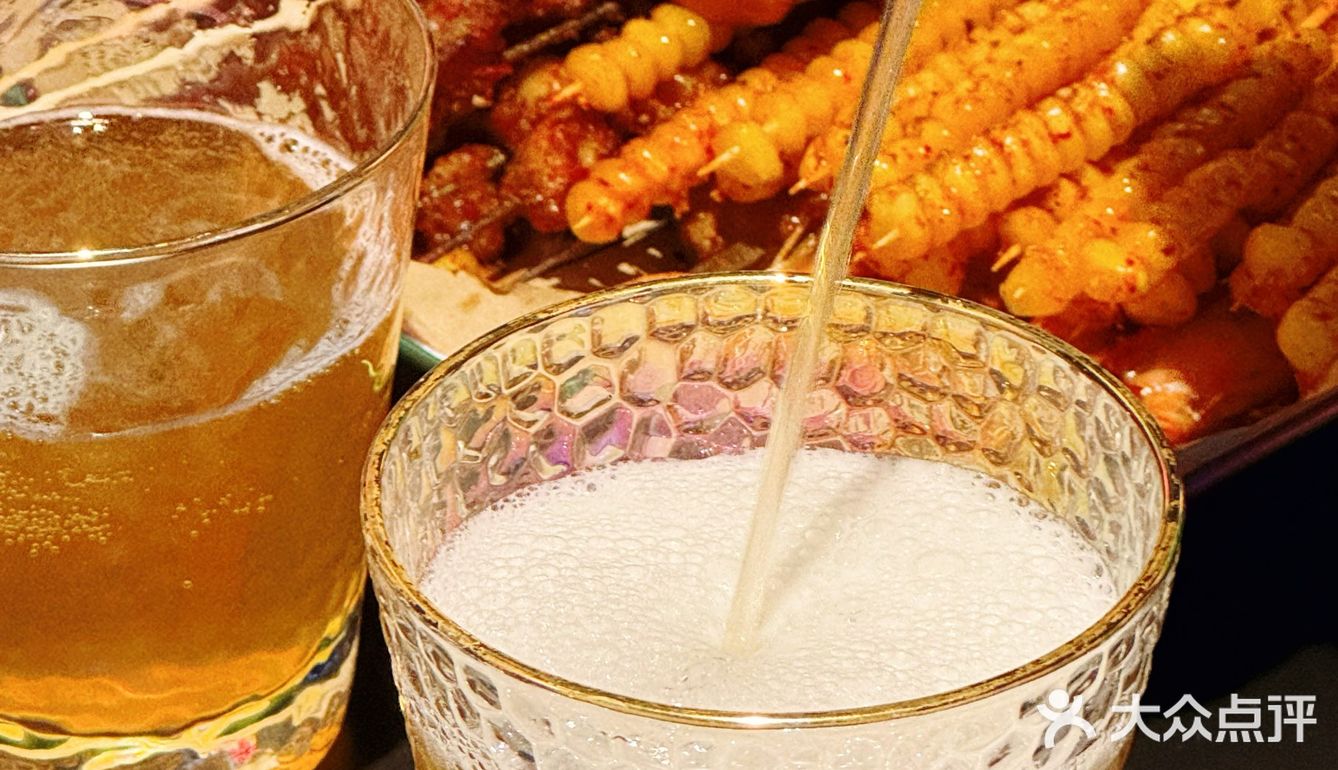 [耶][机智][加油]三五好友，撸串喝酒[啤酒][啤酒][啤酒]