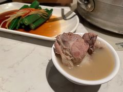 秋葵-肥仔文澳门猪骨煲(南京西路店)