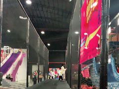 -嘿哟动霸CHUA·新潮玩运动娱乐中心·蹦床滑冰团建乐园