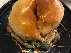 牛肉培根芝士汉堡-The Rug Cafe(王府中环店)