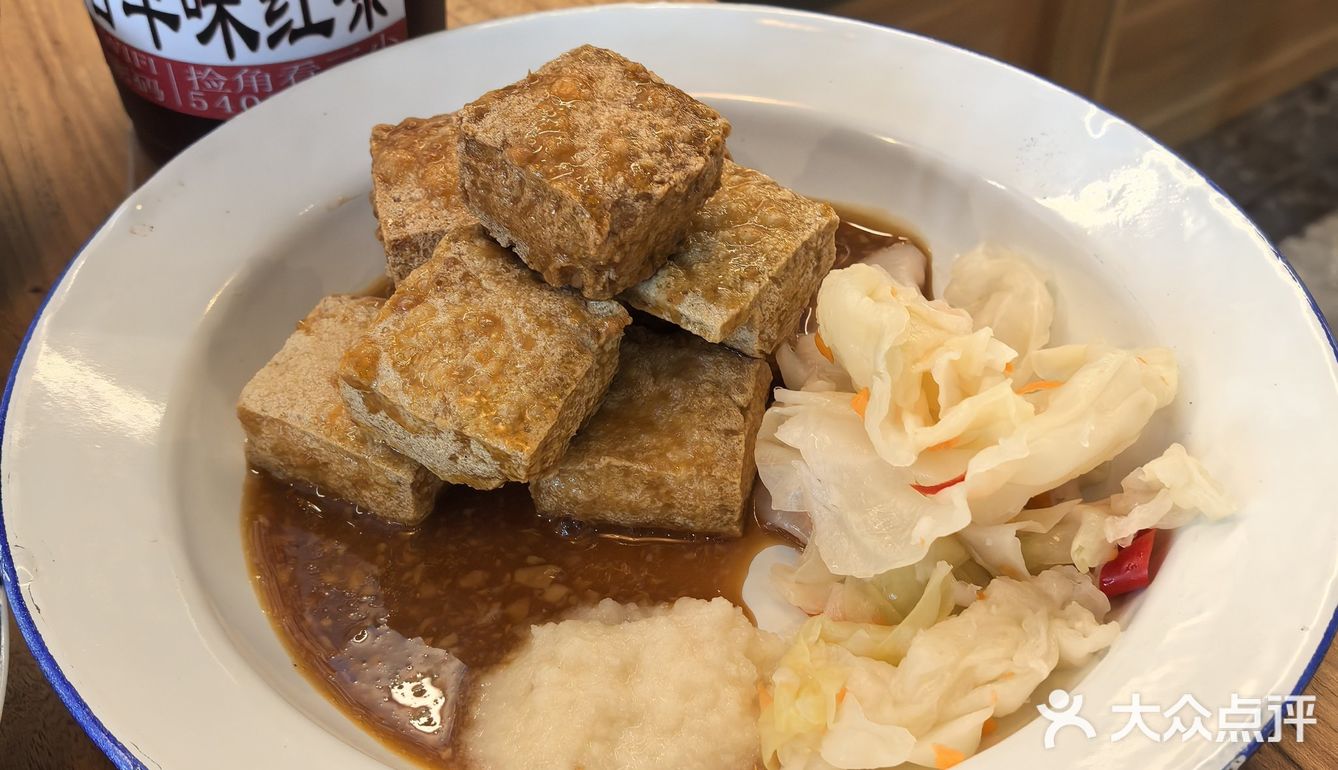 东西也好吃，尤其喜欢卤肉饭和蒜泥鲜蚵