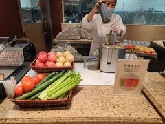 早餐鲜榨果汁-咖啡苑自助餐厅·中国大饭店