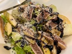 煎金枪鱼佐水果藜麦色拉-BONAZZA 意大利餐厅