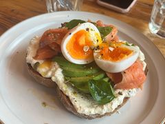 三文鱼牛油果吐司-Egg•Allday Brunch(襄阳北路店)