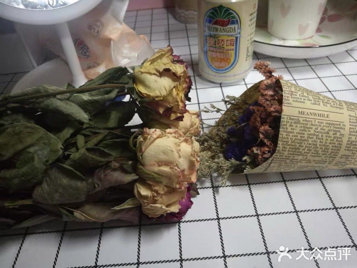 干花制作鲜花做成干花的方法有修剪自然风干冰箱保