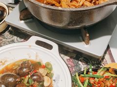 -刘姐啤酒鱼民族演艺餐厅(西街总店)