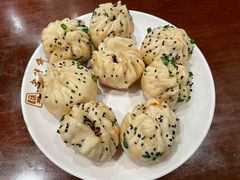 鲜肉生煎-老半斋(福州路店)