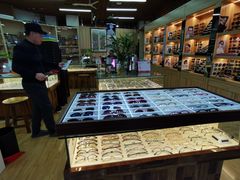 -三叶眼镜城批发市场(上海火车站店)
