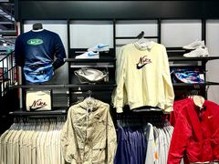 -百年港湾奥特莱斯(香炉礁店)