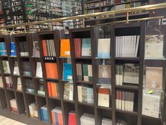 -钟书阁(群光广场店)
