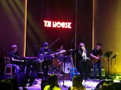 -TZ House音乐现场(来福士中心店)