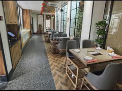 -潮漫酒店(北京通州环球度假区临河里地铁站店)