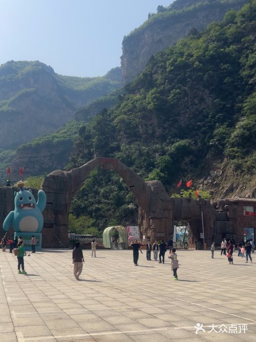 红崖峡谷景区图片