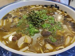 水煮牛三样-香山湖渔家大院