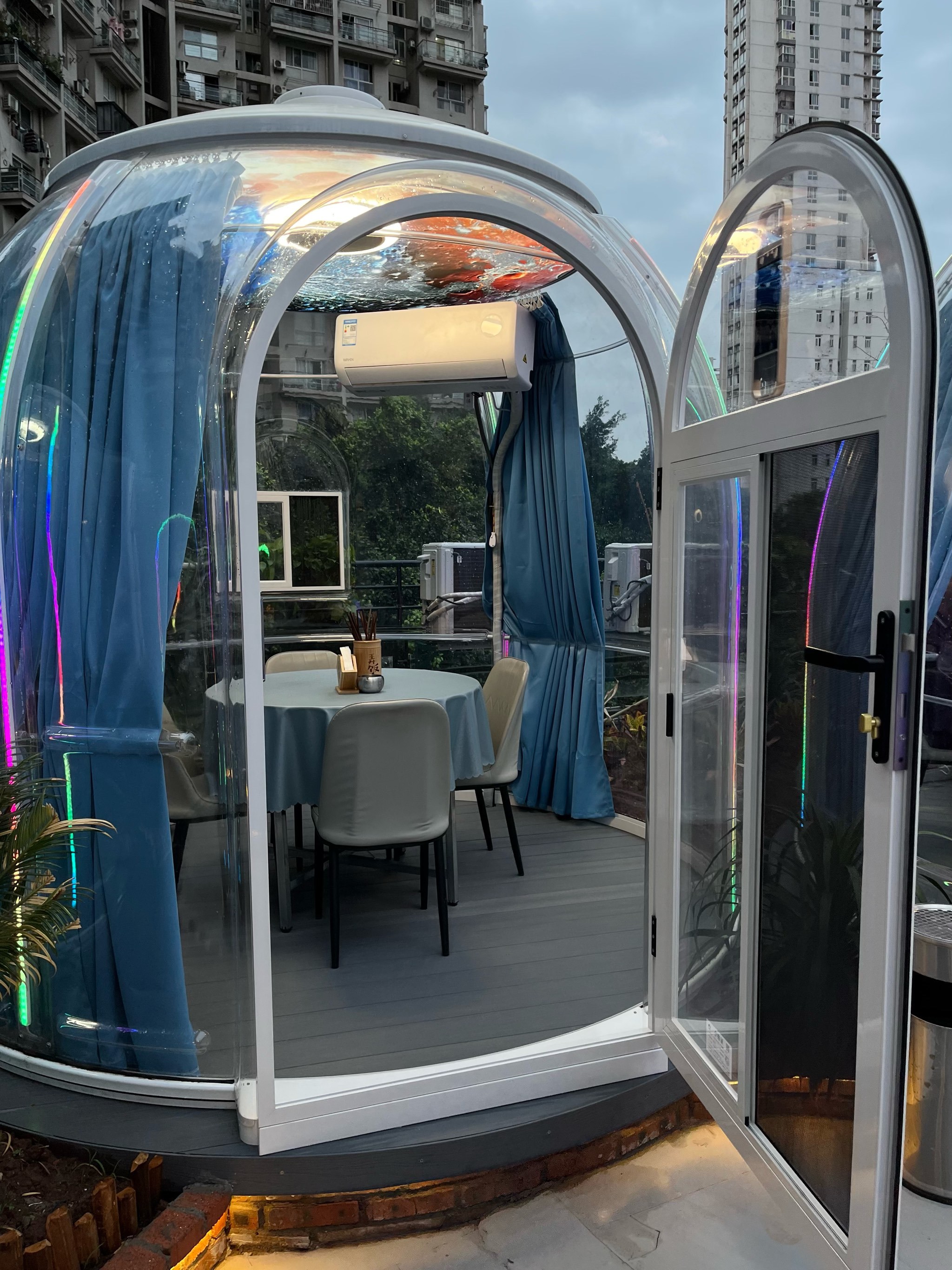 重庆新开!屋顶星空小酒馆,氛围美到爆炸‼️