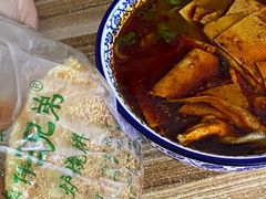 麻辣米线-老字号杨坡红油米线腊汁肉夹馍(东四道巷店)