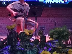 -临界音乐酒馆·小龙虾·江湖菜(华熙LIVE·鱼洞店)