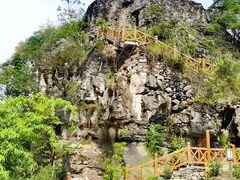 -高荡千年布依古寨旅游景区