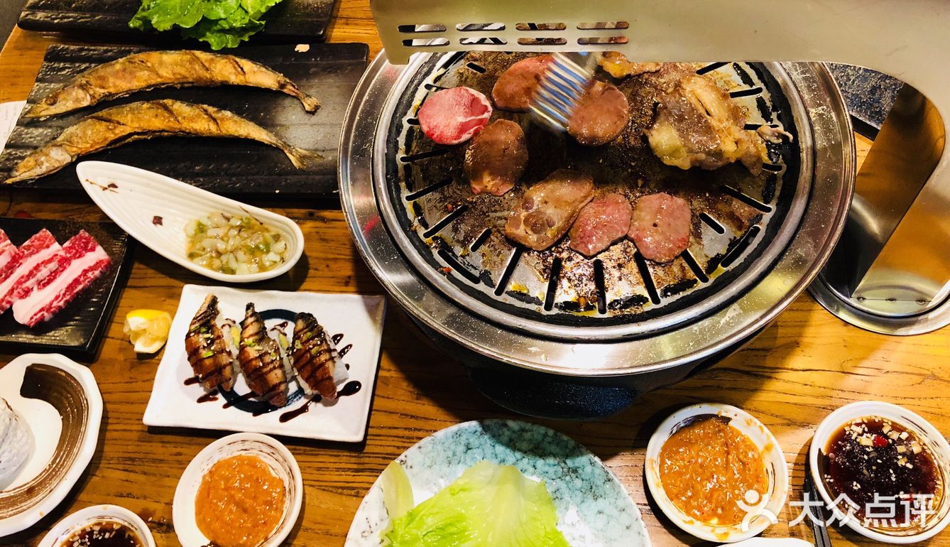 这家烤肉店，味道一般，菜品还是丰富