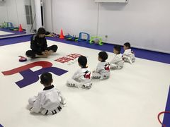 -嗨动跆拳道体能馆(菜百店)