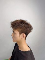 -一家只做男发烫染的店