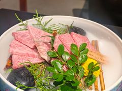 -山川小町·极番烧肉(新地假日广场店)