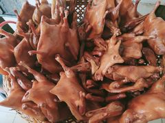 刚出锅的板鸭-雷氏板鸭(红照壁南街店)