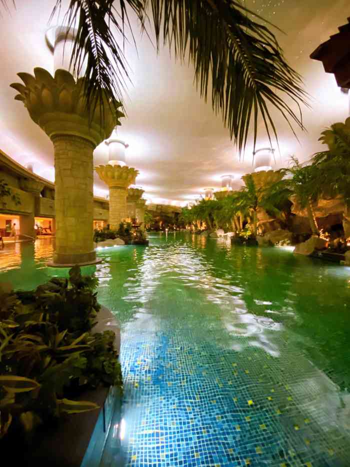 oasis club 绿洲俱乐部"很不错的一家健身spa会所,这里的泳池.