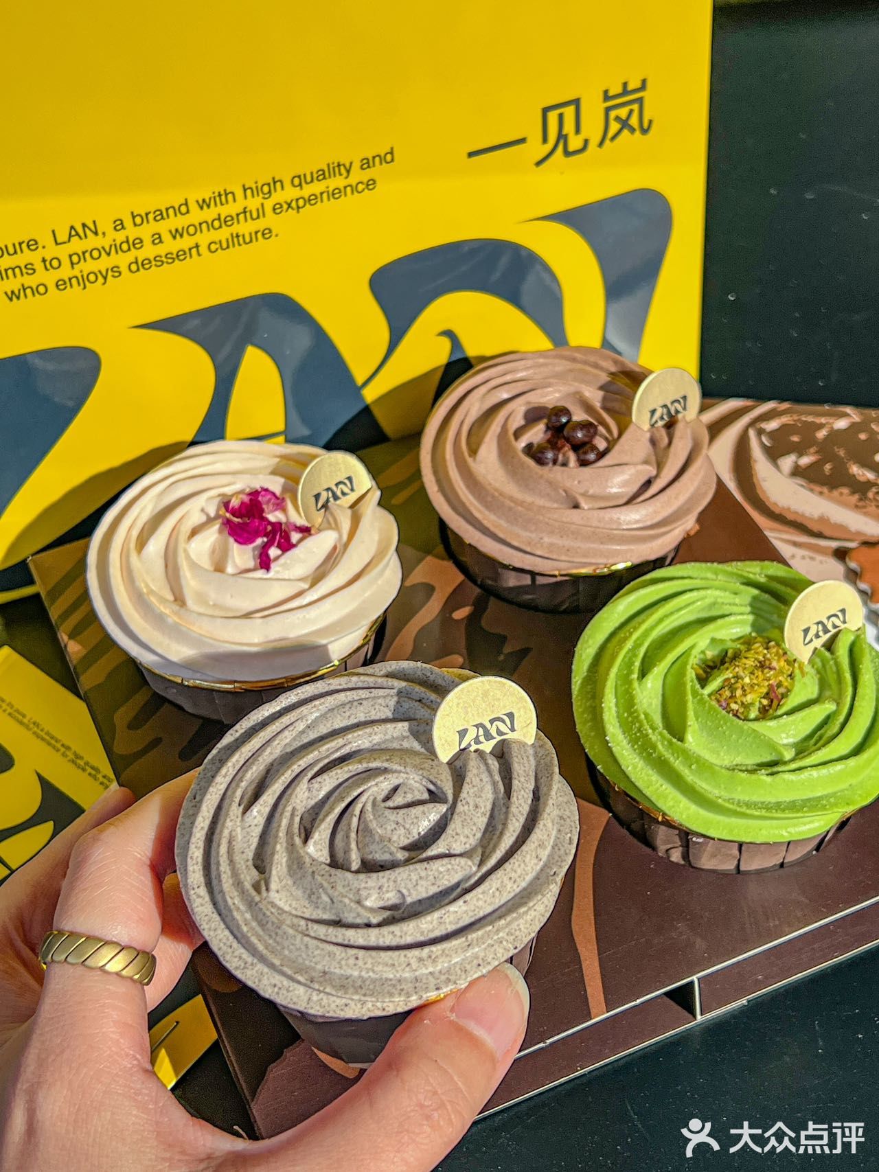 广州的这个cupcake小蛋糕❗❗没空多说...