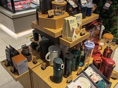 零售区-星巴克臻选(上海中环广场2F店)