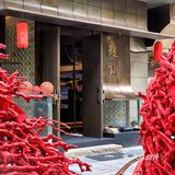 在日落的余晖中，来三里屯品味新中式美食！