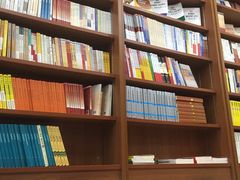 -新华书店(龙湖路店)