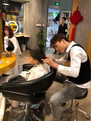 -时尚殿堂明星门店