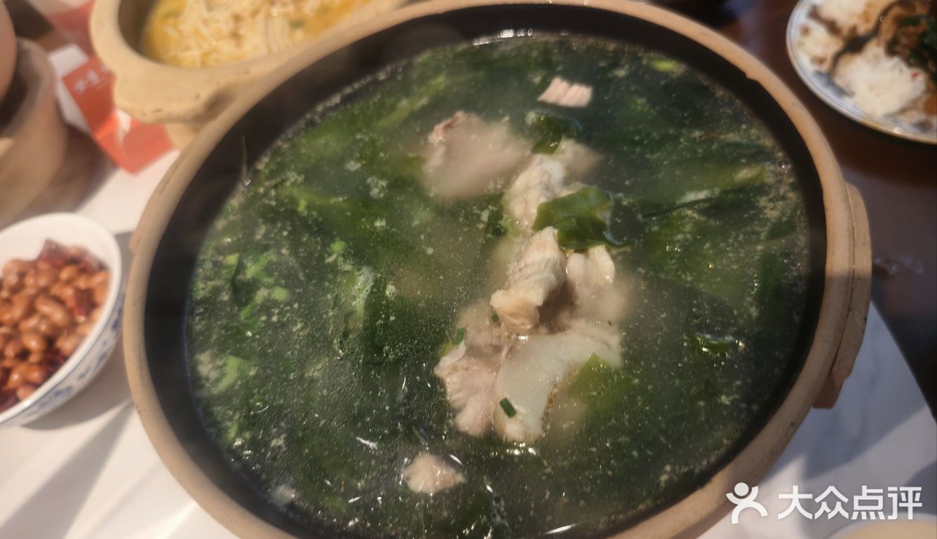 三个人四道菜，共消费150元左右。正宗好吃还不贵！