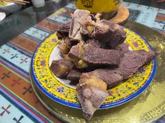 招牌手抓肉-阿拉呛舍藏餐