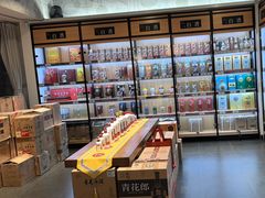 -华致名酒库雪茄烟酒(荣科路店)