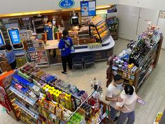 零售区-全家便利店(沪南公路店)