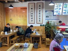 大堂-陇上全荟兰州传统牛肉面(延吉路店)