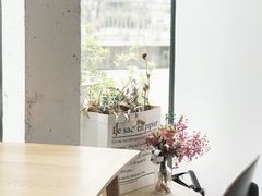 靠窗位-Home Cafe(水榭春天店)
