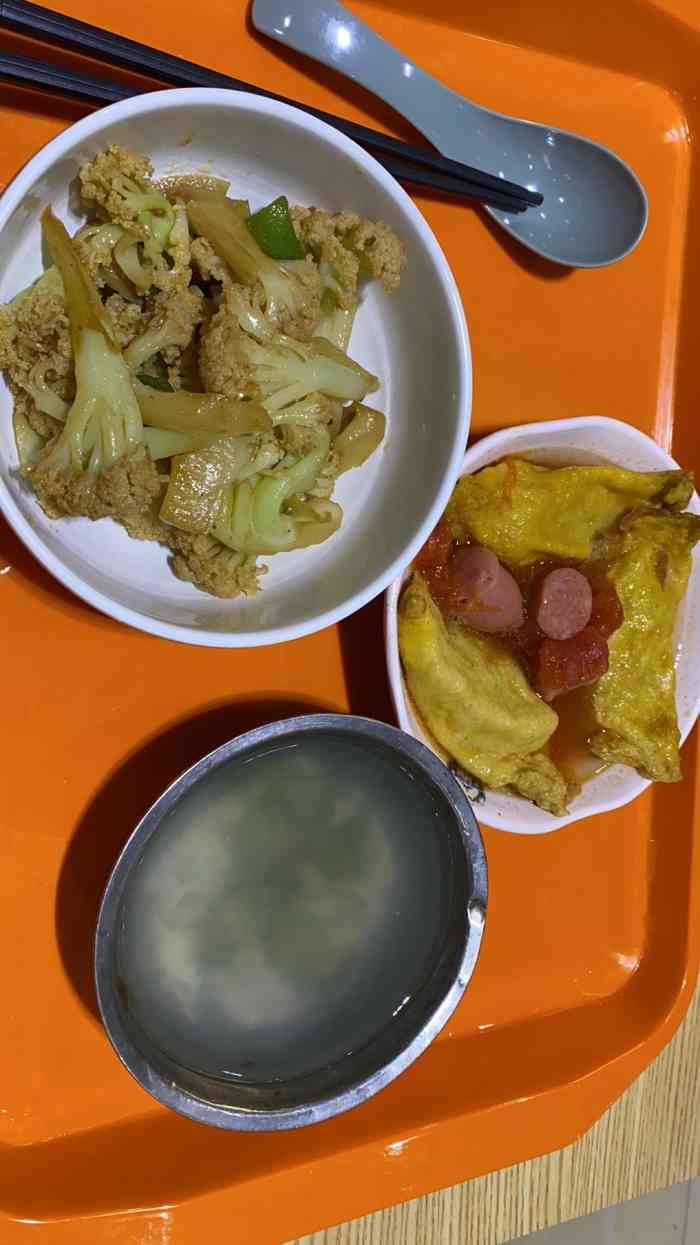 武汉大学桂园餐厅-"跟旅行社一日游,导游安排的到这个餐厅吃饭.