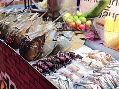 -席娜卡琳火车铁道夜市