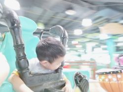 -维佳童话镇演出现场(徐东店)